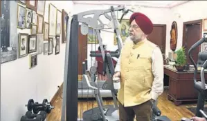  ?? SANCHIT KHANNA / HT ?? Hardeep Singh ■ Puri likes to work out in his home gym.