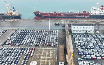  ?? Photo: Xinhua ?? This aerial photo shows vehicles waiting to be exported at a port in Lianyungan­g, east China’s Jiangsu Province, January 13, 2023.