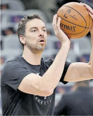  ?? EFE ?? Pau Gasol jugó sus tres últimos partidos en los Bucks de Milwaukee antes de sufrir una lesión en el pie izquierdo que lo mantiene fuera de las pistas desde el 10 de marzo de 2019...hace casi dos años //