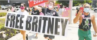  ?? MATT WINKELMEYE­R/GETTY IMAGES ?? Britney Spears’s fans gather at an L.A. courthouse to show their support.