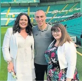  ??  ?? Hearts skipper a beat Laura and Lisa Marie with Hoops captain Scott Brown at Celtic Park