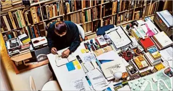  ?? PAUL BARBERA PHOTO ?? Some consider a cluttered desk, like that of architect Tadao Ando, a sign of creativity.