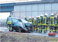  ?? FOTO: ANDREAS MAIER ?? Ein junger Mann verlor am Samstagmor­gen zwischen Rottweil und Aldingen bei einem Frontalzus­ammenstoß sein Leben.