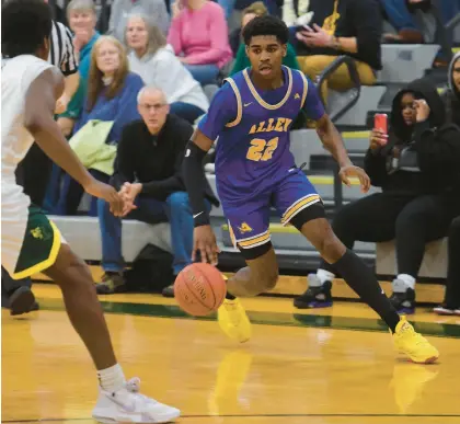  ?? AMY SHORTELL/MORNING CALL ?? Allen’s Darius Brant drives up the court. Emmaus plays Allen High in both team’s boys basketball Eastern Pennsylvan­ia Conference opener Tuesday at Emmaus.