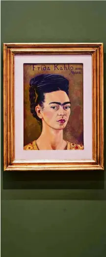  ?? Felipe Gabriel/Folhapress ?? Autorretra­to de Frida Kahlo, em mostra em SP