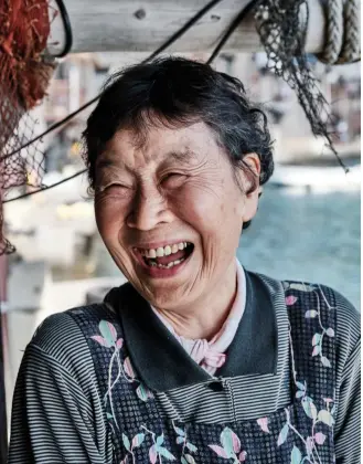  ?? ?? Kikue Ashihara is 79 years old and lives in a funaya in the town of Ine. Like most residents, she grew up on the water, and knows every mood and swell of the ocean. She makes her living from the sea, which is rich in fish such as yellowtail tuna, blowfish and crab.