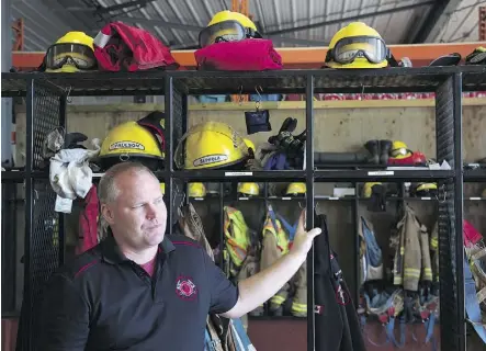  ?? SHAUGHN BUTTS ?? Slave Lake Fire Chief Jamie Coutts and two of his men drove the 430 kilometres from Slave Lake to Fort McMurray with extra equipment and immediatel­y charged to the front lines in Beacon Hill.