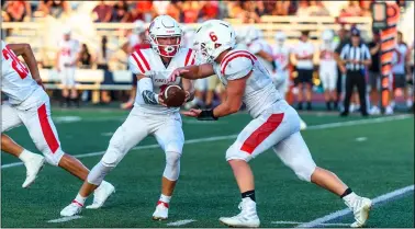  ?? AIMEE BIELOZER — FOR THE MORNING JOURNAL ?? Firelands’ QB Kyle Ransom hands off to Weston Strader against Rocky River on Aug. 27.