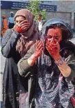  ?? FOTO: AFP/MARAI ?? Diese beiden Frauen überlebten den brutalen Terror-Angriff im Diplomaten­viertel von Kabul.