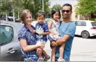  ?? (Photos Sébastien Botella et G.A.) ?? En haut à droite : Cédric et Fanny, des Grenoblois qui vont séjourner à Menton. A gauche, pause glace pour cette famille suisse.
En bas, à gauche : un couple de retraités sétois en route vers les Pouilles en Italie. A droite : une famille alsacienne séjournant à Fréjus, sur le chemin vers Monaco.