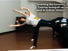  ??  ?? ”Stretching före konserten. Tjejernas koreografi var gjord av Graham Tainton.”