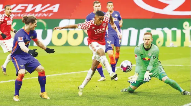  ?? Reuters ?? ↑
Mainz’ Barreiro Martins scores a goal against RB Leipzig during their German League match on Saturday.