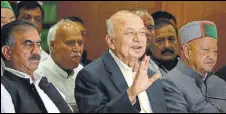  ?? DEEPAK SANSTA /HT ?? Congress HP incharge Sushil Kumar Shinde addressing a press conference in Shimla on Friday.