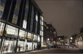  ?? PETER DEJONG — THE ASSOCIATED PRESS ?? Exterior view of the renovated Anne Frank House Museum, left, in Amsterdam, Netherland­s, Wednesday.