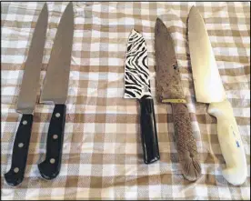  ?? JOHN KESSLER / JKESSLER@AJC.COM ?? John Kessler’s good knives are on the left. His cheap knives are on the right.