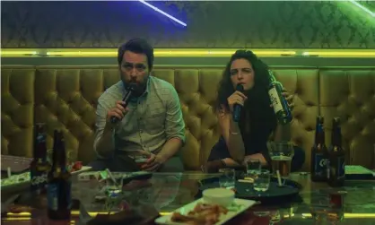  ?? ?? Charlie Day and Jenny Slate in I Want You Back, total strangers who bond over being dumped at the same time. Photograph: Amazon Prime Video