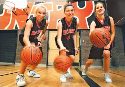  ?? RON BULL/TORONTO STAR ?? Good news Bears: Left to right, Sophie Carette, Erin Brittain and Suzanne Rodger of Martingrov­e Collegiate senior girls’ basketball team.