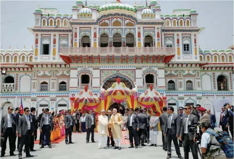  ?? — Reuters ?? Narendra Modi and his Nepalese counterpar­t K P Oli at Janaki Mandir in Janakpur.