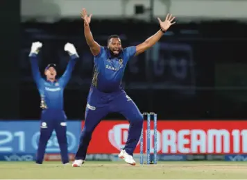  ?? IPL
SPORTZPICS / ?? Allround show: Mumbai’s Kieron Pollard appeals for the wicket of Chennai’s Ravindra Jadeja. Pollard shone with the ball before his reworks with the bat, taking two wickets for 12 runs in his two overs. Pollard upset
CSK’S plans with a typical blitzkrieg (87, 34 balls) during a run chase of 219. In a thrilling nish, Mumbai Indians got home on the nal delivery of the contest.