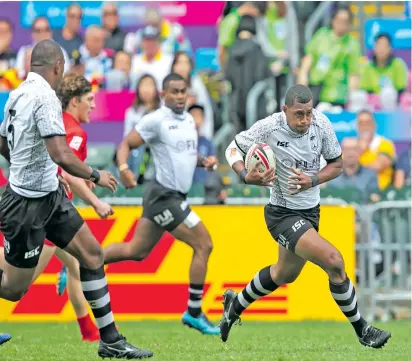  ?? Photo: Kitione Rokomanu/ ZoomFiji ?? Fiji Airways Fijian 7s rover Samisoni Viriviri on the burst against Russia with Isake Katonibau and Vatemo Ravouvou in support on April 7, 2018.