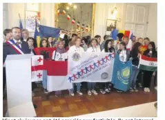  ??  ?? Vingt-six jeunes ont été associés aux festivités. Ils ont interprété La Marseillai­se et leur hymne Filles et garçons du monde.