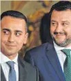  ?? FOTO: DPA ?? Luigi Di Maio, Chef der Fünf-SterneBewe­gung (li.), und Lega-Chef Matteo Salvini bei der Vereidigun­g der Regierung am Freitag.
