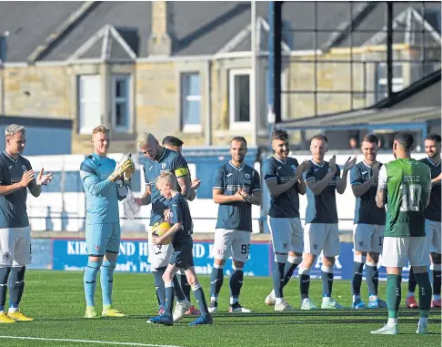  ??  ?? LAST SHOT: Iain Davidson got a guard of honour as Hibs supplied the opposition for the ex-raith man’s testimonia­l.