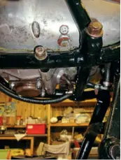  ??  ?? Despite expert rebuilding, the B25SS oozes its lube. FW spent a happy age trying to figure out the source of the leak. Can you spot it?