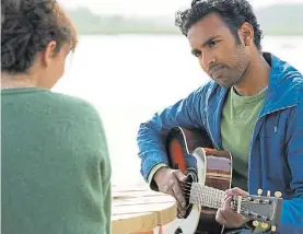  ?? UNIVERSAL/UIP ?? Qué buena canción. Himesh Patel, el único que recuerda a Los Beatles.