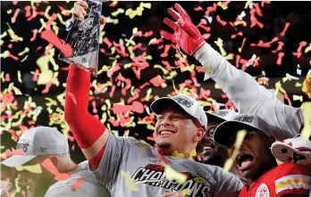  ?? /ARCHIVO. ?? Patrick Mahomes ha ganado tres Super Bowls, pero sabe que aún está lejos de la marca de Tom Brady, quien se retiró tras conquistar siete veces el trofeo Vince Lombardi.