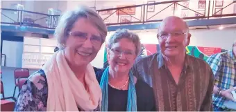  ??  ?? Gerda Stols (centre) with Toll House supporters Daleen and Schalk Engelbrech­t at the fund-raiser at the George Museum.