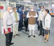  ?? HT PHOTO ?? Union home minister Amit Shah interacts with officials during a ■ visit to Lok Nayak hospital earlier this month.