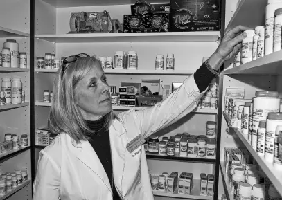  ?? FRAM DINSHAW/TRURO NEWS ?? Deborah Ellis can now offer her patients affordable medication­s, if they are signed up under the Genrus coverage plan.