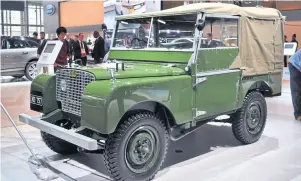  ??  ?? land rover. La marca inglesa cumple 70 años y lo festeja en Autoclásic­a, igual que en el Salón de París 2018, con el Defender Serie I 1948