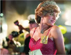  ?? NETFLIX ?? Emma Corrin da vida a Lady Di en la cuarta tempora de «The Crown», la serie más nominada