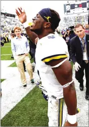  ?? GREGORY SHAMUS / GETTY IMAGES ?? Junior linebacker and defensive back Jabrill Peppers was a Heisman Trophy finalist, but at Michigan he’s a co-star among a crowd of less-publicized seniors on the nation’s second-ranked defense.