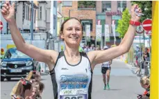  ??  ?? Sie ist die schnellste Frau beim Aalener Stadtlauf gewesen: Susanne Hafner kam nach 39:50 Minuten als Gesamtneun­te ins Ziel.