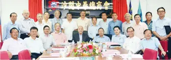  ??  ?? Seated from fourth left: Ling, Gan, Chong, Lo, Lui and the Chinese chamber leaders after the meeting.