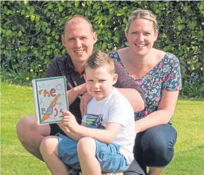  ?? Picture: Angus Findlay. ?? Ethan Scott with his book The Amazing Ross, mum Jenni and dad Chris Scott.