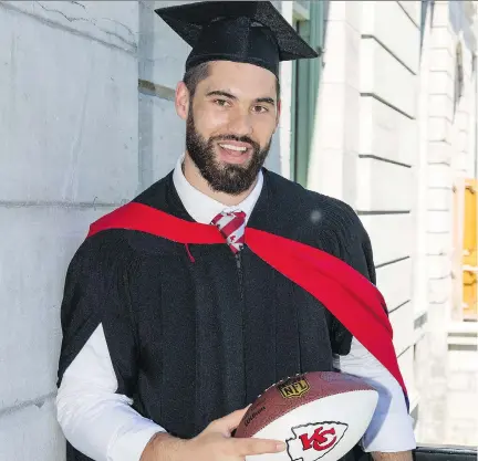  ?? VINCENT ETHIER ?? Mont-St-Hilaire native Laurent Duvernay-Tardif received his Doctorate of Medicine from McGill’s Faculty of Medicine on Tuesday.