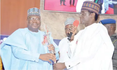  ??  ?? Governor Mai Mala Buni of Yobe State (right) presents a Sword -of- Honour to the Senate President, Senator Ahmad Lawan, during a reception to honour the Senate President and the Minister of State for Works and Housing, Engr. Abubakar D. Ali at the Government House in Damaturu at the weekend