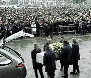  ?? ?? Il funerale Il 5 dicembre 2023 il funerale di Giulia ha riempito la Basilica di Santa Giustina a Padova