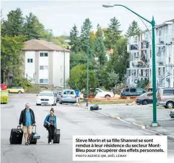  ?? PHOTO AGENCE QM, JOËL LEMAY ?? Steve Morin et sa fille Shannel se sont rendus à leur résidence du secteur MontBleu pour récupérer des effets personnels.