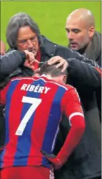  ??  ?? El médico atiende a Ribéry.