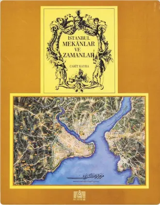  ??  ?? Cahit Kayra’nın İstanbul haritaları hakkında hazırladığ­ı “İstanbul Mekânlar ve Zamanlar” adlı kitap (altta). Cahit Kayra 1952 yılında Türkiye’nin Irak petrolleri­nden alacağı payla ilgili rapor hazırlamak üzere eşiyle birlikte Bağdat’a giderken (karşı sayfada, üstte).