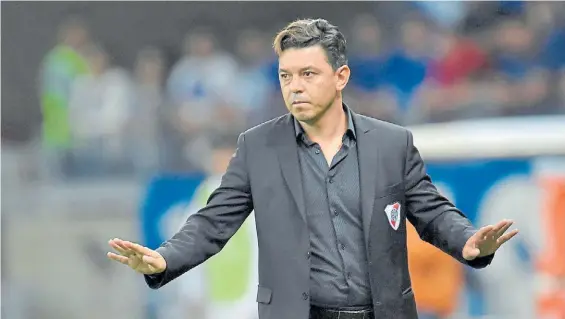  ??  ?? Siempre en guardia. Marcelo Gallardo se enojó por el calendario que publicó la Conmebol en la previa al partido con Boca por la Superliga.