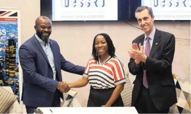  ??  ?? PARTNERSHI­P: At the signing of the Memorandum of Understand­ing are, from left, Yaw Peprah, Wesgro’s chief business officer, Elena Williams, the UK’s trade director for southern Africa, and Andrew Selous MP, the British Prime Minister’s trade envoy to...