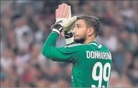  ?? FOTO: EFE ?? Donnarumma, aclamado Volvió con el Milan en San Siro tras su polémica renovación