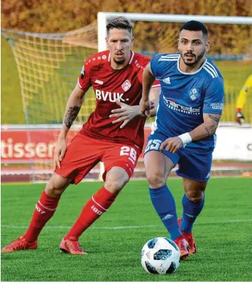  ?? Foto: Horst Hörger ?? Vor vier Jahren gab es das Duell zwischen dem FV Illertisse­n, damals noch mit Stürmer Burak Coban (rechts), und den Würzburger Kickers schon einmal im Totopokal‐Wettbewerb. Am Samstag sind die Unterfrank­en erneut zu Gast.