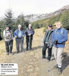  ??  ?? Up and away Walkers from Cambuslang Parish Church brave the snow